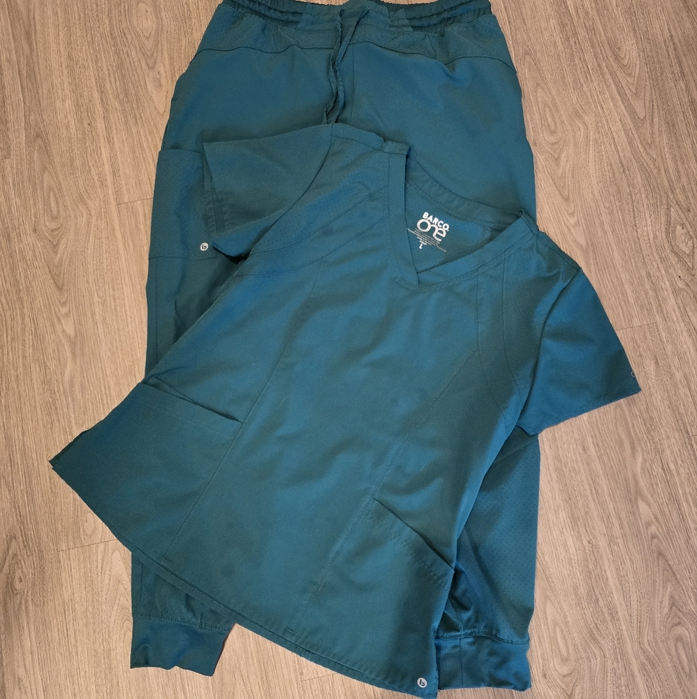 Emerald green scrub set